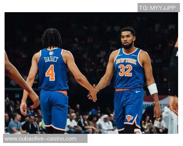 老鹰与尼克斯激战正酣球迷期待精彩对决与绝妙表现